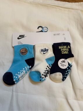 Nike Kids No-Show Socks Pack in Blue, White, Navy